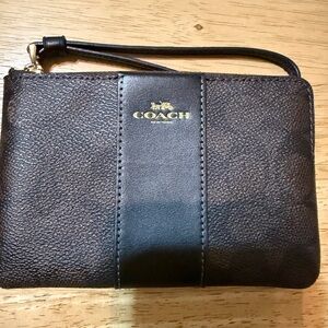 COACH Signature Corner Zip Wristlet NWT